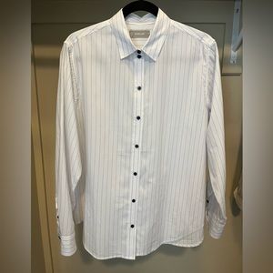 LAST CALL Crisp white shirt with black stripes and button details